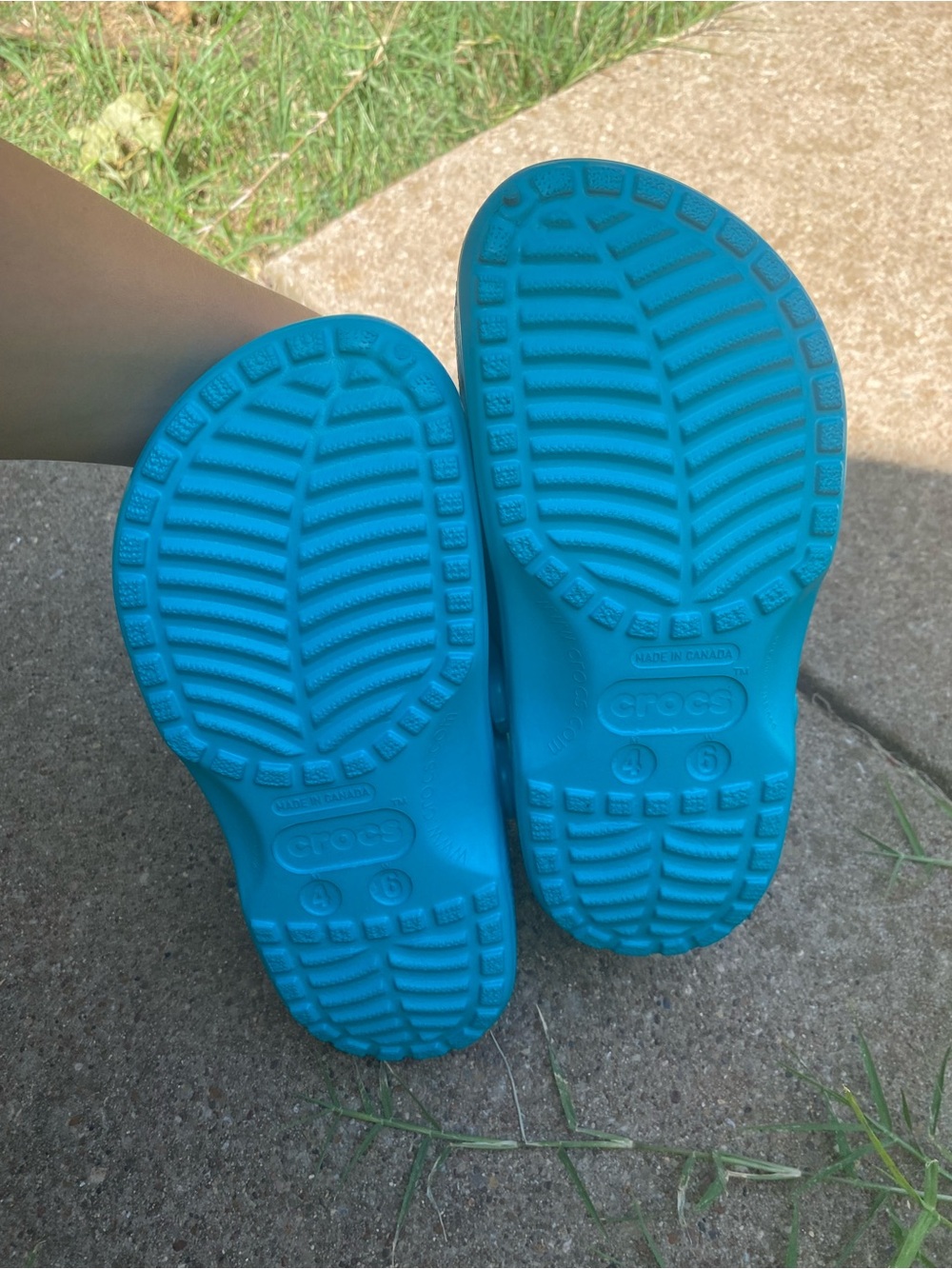 CROCS Classic Clog in Bright Teal - Picture 4 of 7